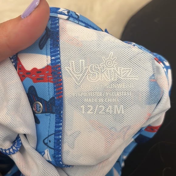 BRAND NEW WITH TAGS UVSKINZ BOYS RASHGAURD - Picture 6 of 6